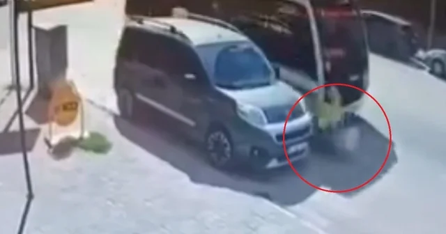Aracına binerken minibüs çarpmıştı; kaza görüntüleri ortaya çıktı Bursa Haberleri