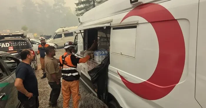 Türk Kızılaydan orman yangınlarının devam ettiği illere destek