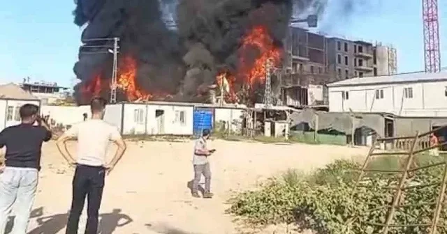 Hatay da şantiyede yangın: Alevler çevreye sıçramadan kontrol altına alındı Gündem Haberleri
