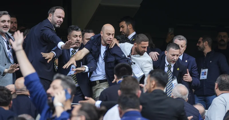 Fenerbahçe kongresinde tribünlerde büyük gerginlik! Fenerbahçe Haberleri