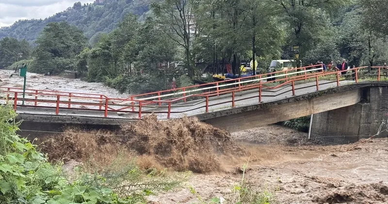Rize de sel ve heyelanla mücadele! Ayder Yaylası nın yolu ulaşıma kapandı