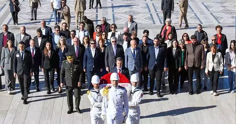 CHP heyeti, Anıtkabir i ziyaret etti