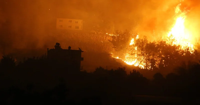 Antalya ve Muğla da yangın kabusu bitmedi! Lüks oteller ve yüzlerce ev tahliye edildi