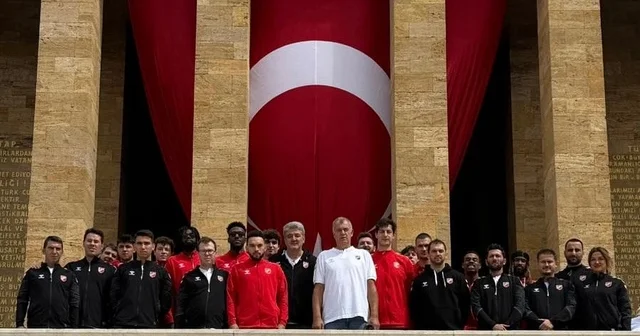 Karşıyakalı basketbolculardan anlamlı ziyaret İzmir Haberleri