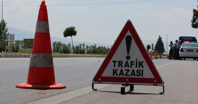 Kayseri de iki minibüs çarpıştı: 13 yaralı Kayseri Haberleri