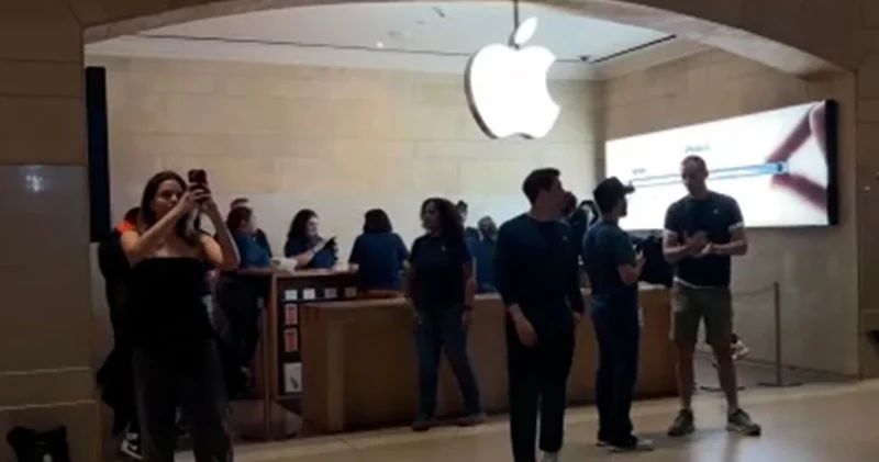 iPhone 17 ABD’de satışa çıktı