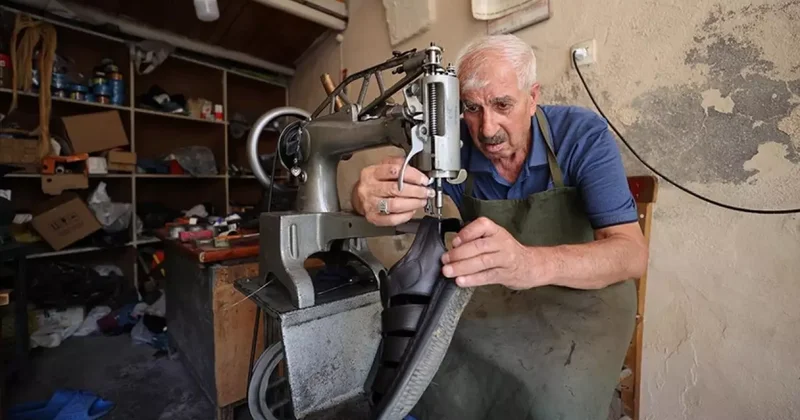 5 metrekarelik iş yerinde 50 yılı aşkın süredir çalışıyor