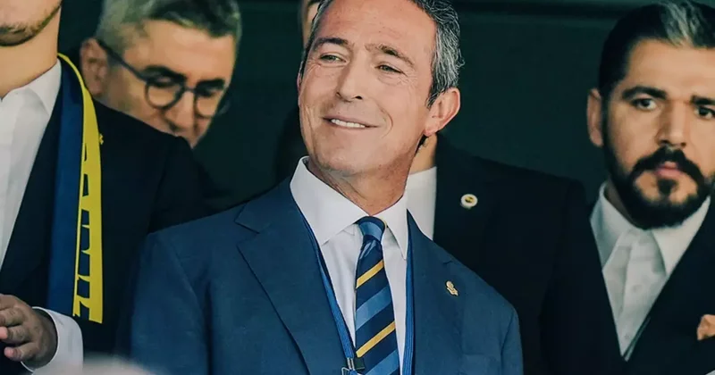 Fenerbahçe Başkanı ve Başkan Adayı Ali Koç, açıklamalarda bulunuyor