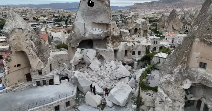 Göreme de bir peribacası iklimsel nedenler yüzünden hasar aldı