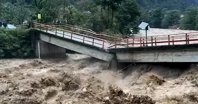 Rize’de sağanak: Köprü çöktü yollar kapandı VİDEO İZLE