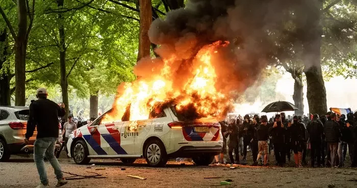 Hollanda karıştı! Göçmenlik karşıtı gösterilerde protestocular polisle çatıştı