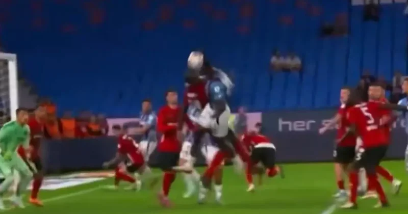 Akyazı da penaltı itirazı! Hakem devam ettirdi