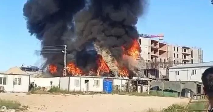 İşçilerin kaldığı konteyner yatakhane alevlere teslim oldu