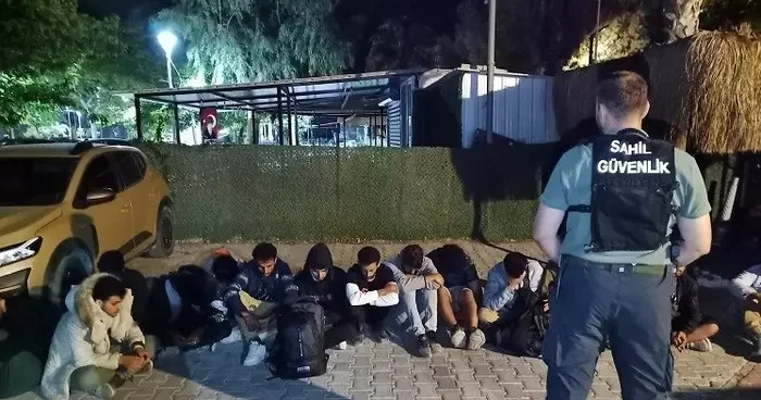 Seferihisar da yakalanan düzensiz göçmenler