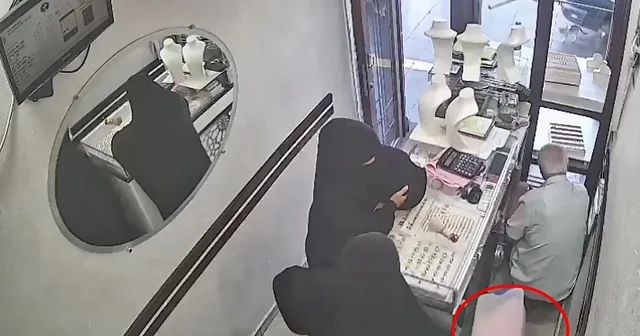 Kuyumcunun dikkatini dağıtıp, 2,5 kilogram altın çaldılar Diyarbakır Haberleri