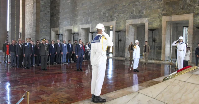 CHP heyeti yarın yapılacak 22. Olağanüstü Kurultay öncesi Anıtkabir i ziyaret etti Ankara Haberleri