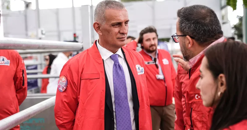 TFF Başkanı Hacıosmanoğlu ndan Selçuk Bayraktar a hediye!