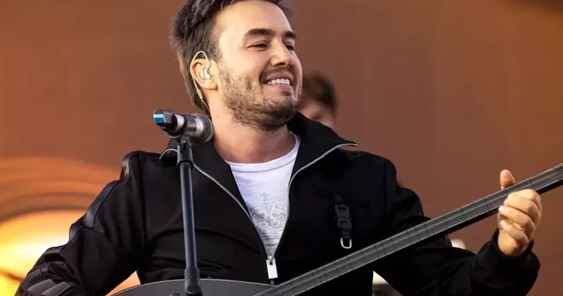 Mustafa Ceceli, mağaza açılışında sevenleriyle buluştu