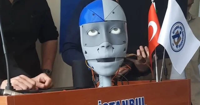 Üniversiteli gençler yapay zeka destekli İngilizce öğrenme robotu geliştirdi VİDEO İZLE