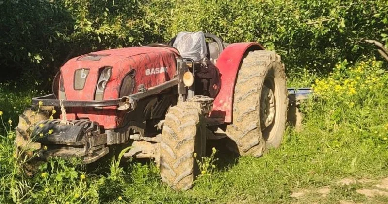 Küçük kız babasının kullandığı traktörün altında kaldı