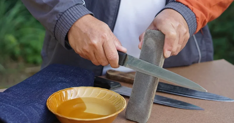 Körelen bıçakları dakikalar içinde testere gibi yapıyor! Sadece birkaç dakika uygulamak yetiyormuş