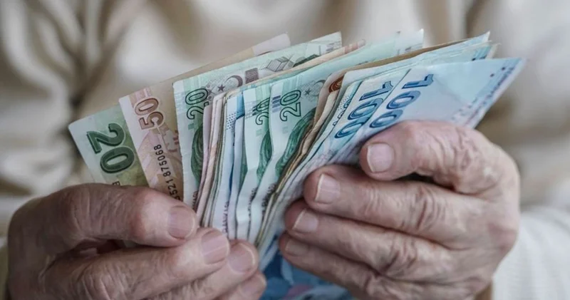Özgür Erdursun açıkladı: Emekli aylığı yüzde 30 düştü! Gelecek yıl daha da düşecek