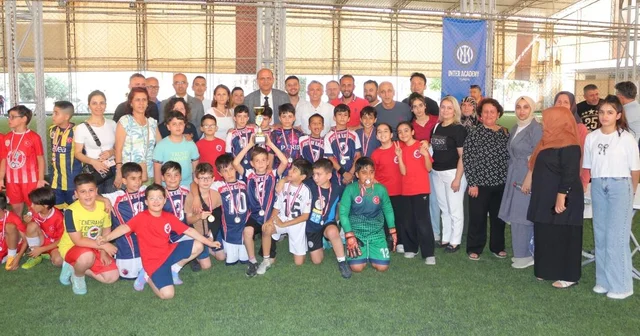 Mersin de ilkokullar arası halı saha futbol turnuvası tamamlandı Mersin Haberleri