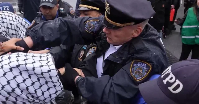 New York ta Filistin için sokaklara çıktılar: 3 kişi gözaltına alındı VİDEO İZLE