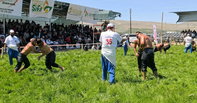 300 güreşçi güneşin altında ter döktü, Manisalı sporcu başpehlivan oldu