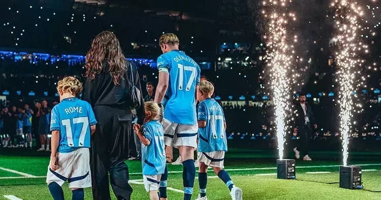 Manchester City de Kevin De Bruyne nin heykeli dikiliyor! Pep Guardiola dan veda gözyaşları...