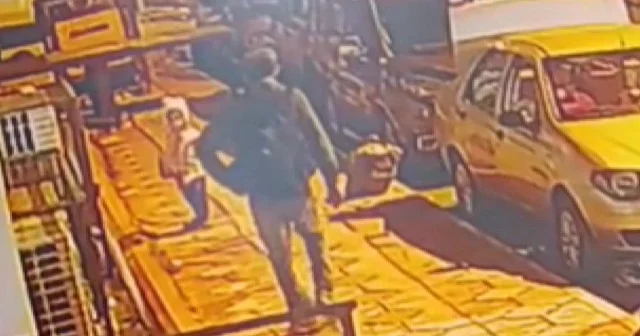 Babasının yanındaki küçük kız çocuğunu kaçırmaya çalışan zanlı kamerada VİDEO İZLE