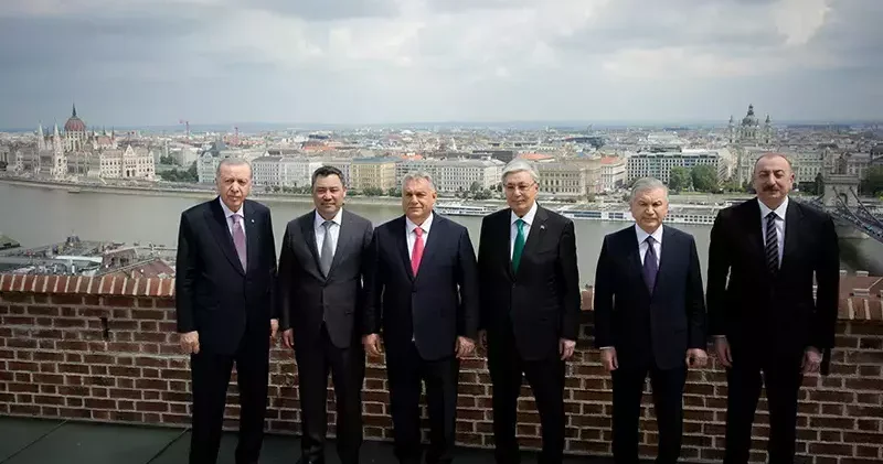 Cumhurbaşkanı Erdoğan, Macaristan da liderlerle hatıra fotoğrafı çekimine katıldı