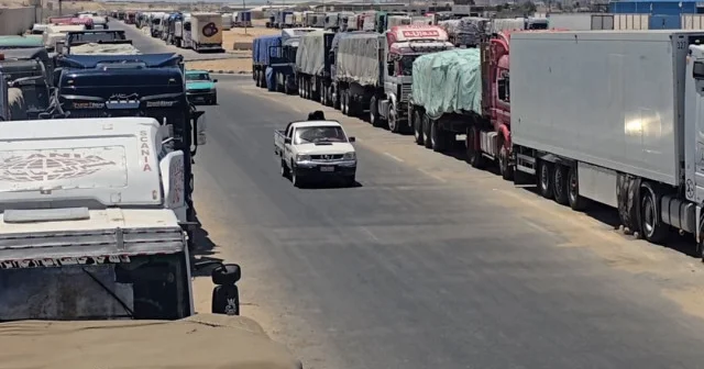 İnsani yardım TIR’ları Gazze’ye girmek için bekliyor VİDEO İZLE