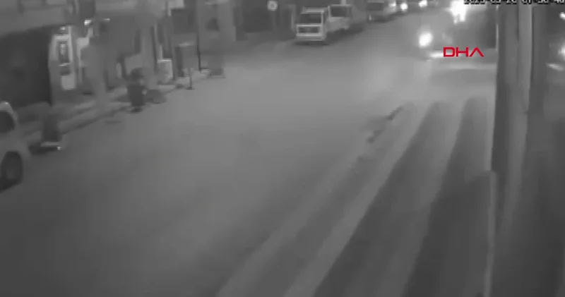 Motosikletin konteynere çarptığı kaza kamerada