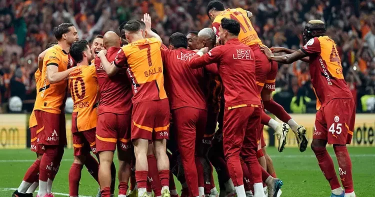 Galatasaray devlerle kafa kafaya! Bayern Münih in ardından zirvede