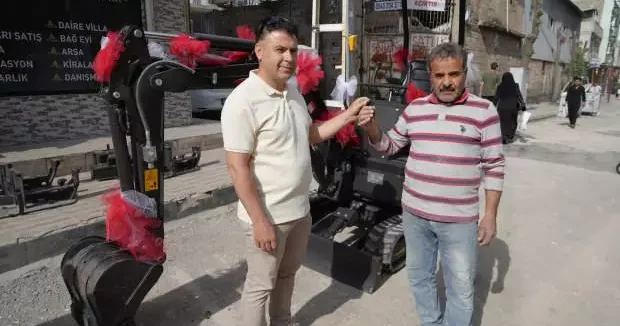 Gaziantep haberleri Patronundan altığı hediyeyi görünce sevinçten havalara uçtu! 21 Mayıs 2025