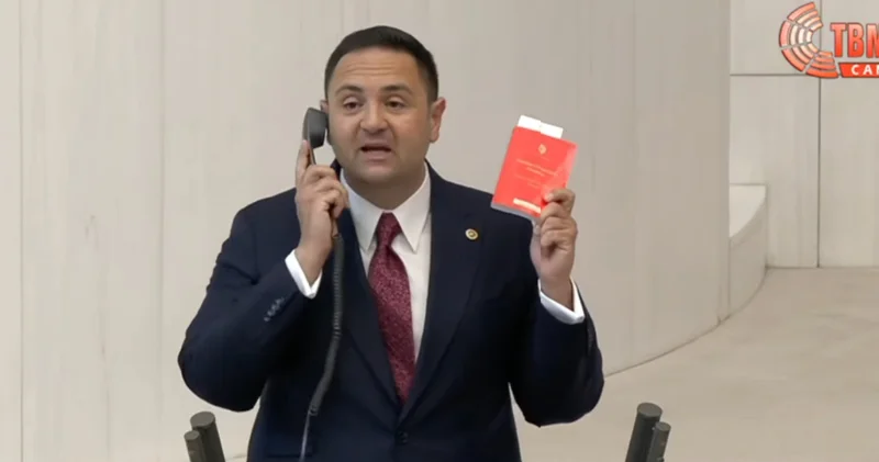 CHP li Umut Akdoğan Meclis e getirdiği ahize ile bakın kimi taklit etti