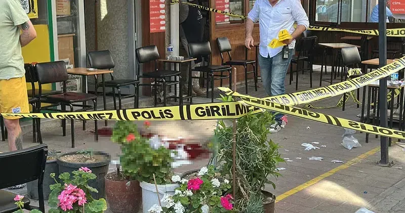 Çay ocağında oturan husumetlisini bıçakladı