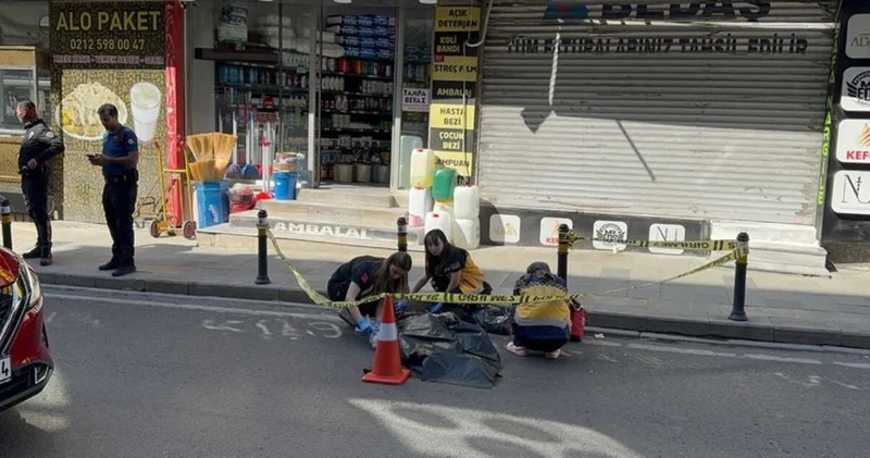 Fenalaşan yaya yola düştü... Servis ezdi öldürdü! Son dakika haberleri