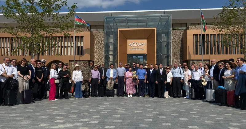 Hikmet Hacıyev’den Azerbaycan’daki diplomatların Laçın ziyareti hakkında paylaşım