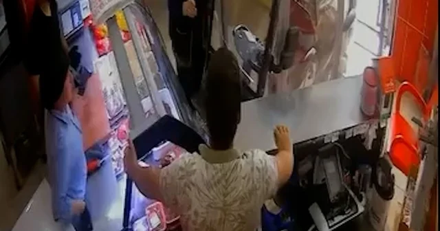 Elektrikli bisikletiyle kasap dükkanına daldı; o anlar kamerada Samsun Haberleri