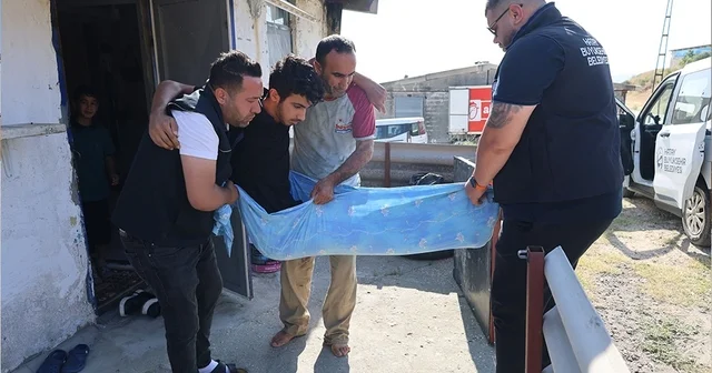 Ortopedik rahatsızlığı olan adayı, sınava görevliler yetiştirdi Hatay Haberleri