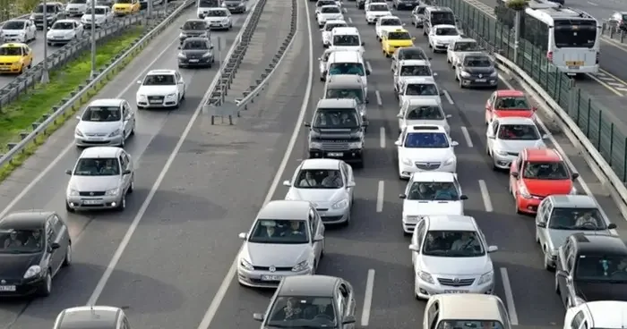 Şerit ihlali hataya neden oldu: 4 yaralı
