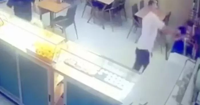 Pastanede tartıştığı kişiyi bıçakladı; 18 yıl önce de komşusunu öldürmüş