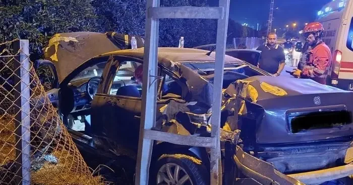 Dörtyol’da elektrik direğine çarpan otomobilin sürücüsü yaralandı