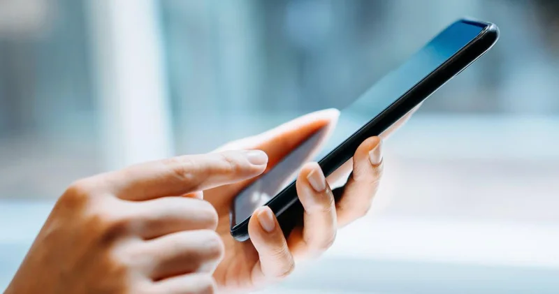 Hediye telefondan casus yazılım çıktı!