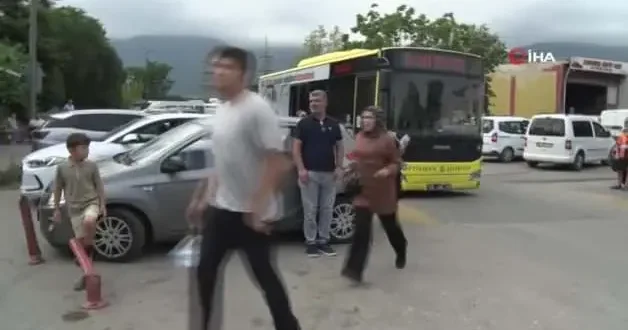 Otobüs şoföründen yürek ısıtan fedakârlık: “Benim yüzümden geç kaldılar” dedi, Kapılar açıldı!