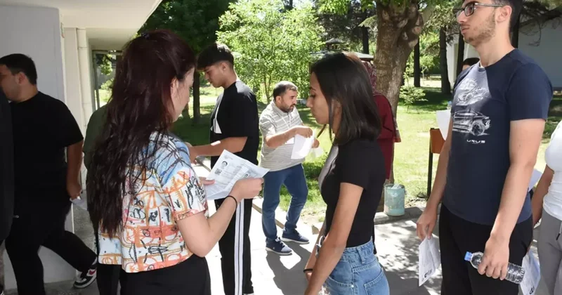 Milyonlarca öğrenci ter döküyor! YKS nin ilk oturumu TYT başladı