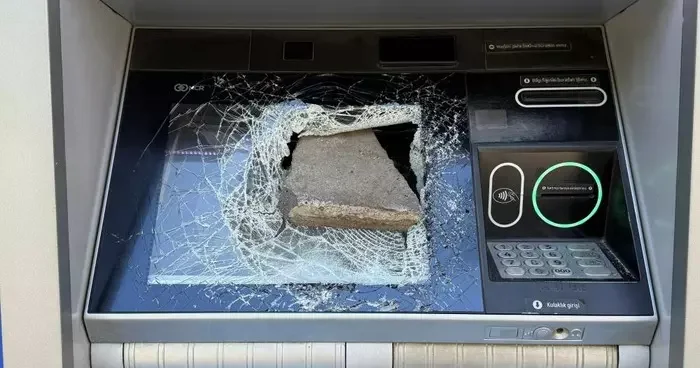 ATM ye öfkesi dinmedi! Bir ayda üç kere parçaladı, yetkililer harekete geçti