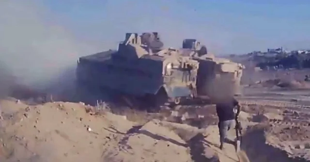 Kassam mücahitleri Gazze de işgalcilerin tankını pusuya düşürdü VİDEO İZLE